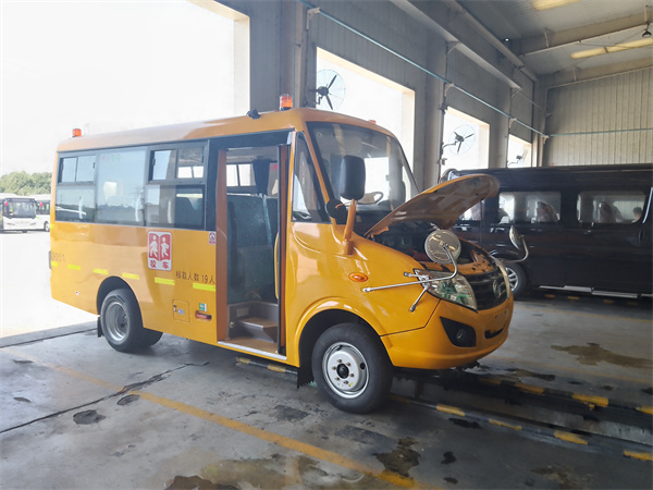 湘西自治州19座校車 東風校車 二手校車 幼兒校車 校車玻璃 校車分期玻璃