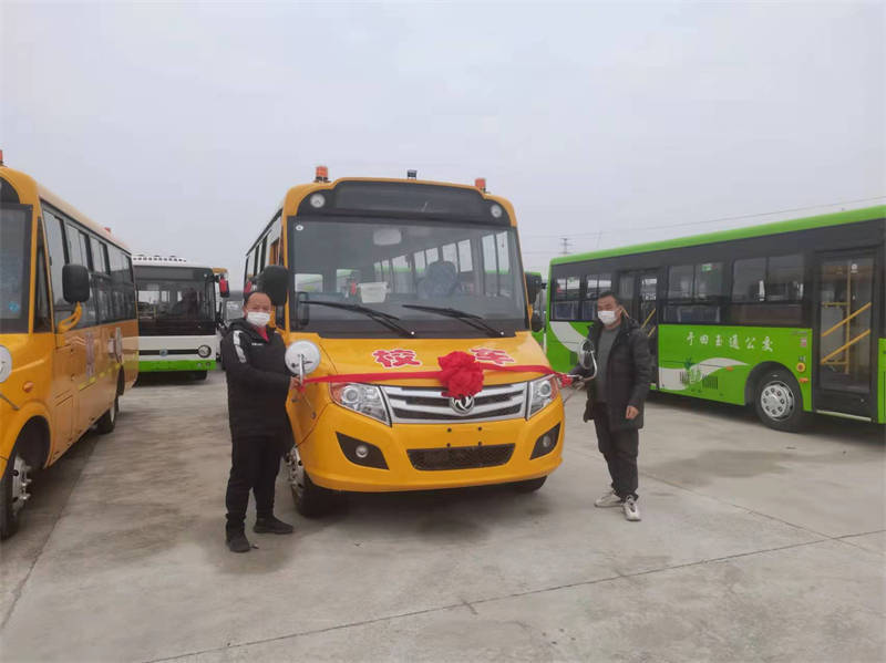 崇明縣東風19座幼兒校車 二手校車 校車玻璃 校車配件 校車分期分期