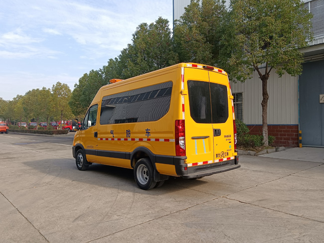 礦山救護(hù)車_依維柯藍(lán)牌救險(xiǎn)車_消防氣防車_多功能搶險(xiǎn)氣防車 山東化工園區(qū)氣防車 救援氣防車_突發(fā)事故搶險(xiǎn)氣防車_燃?xì)夤芫€搶修氣防車