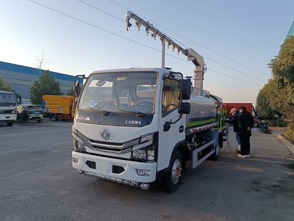 東風D9-15噸鐵路抑塵車_抑塵噴灑車東風D9噴霧壓塵車_10方煤炭揚塵噴霧車多少錢_15方鐵路抑塵車_煤炭固化封層噴灑車