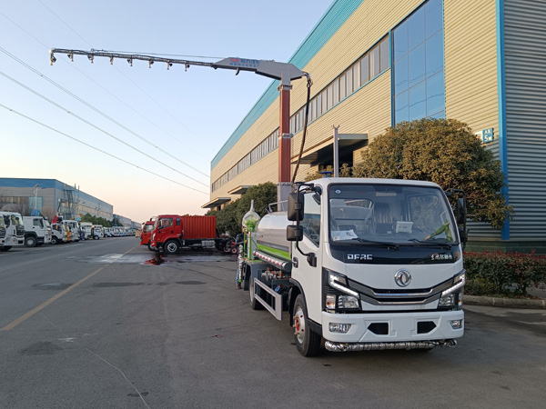 東風D9-12噸鐵路抑塵車_煤礦貨場壓制降塵鐵路煤場抑塵灑水車_10-15方煤炭固化封層車價格便宜_自動噴灑車_多功能固化劑噴灑車